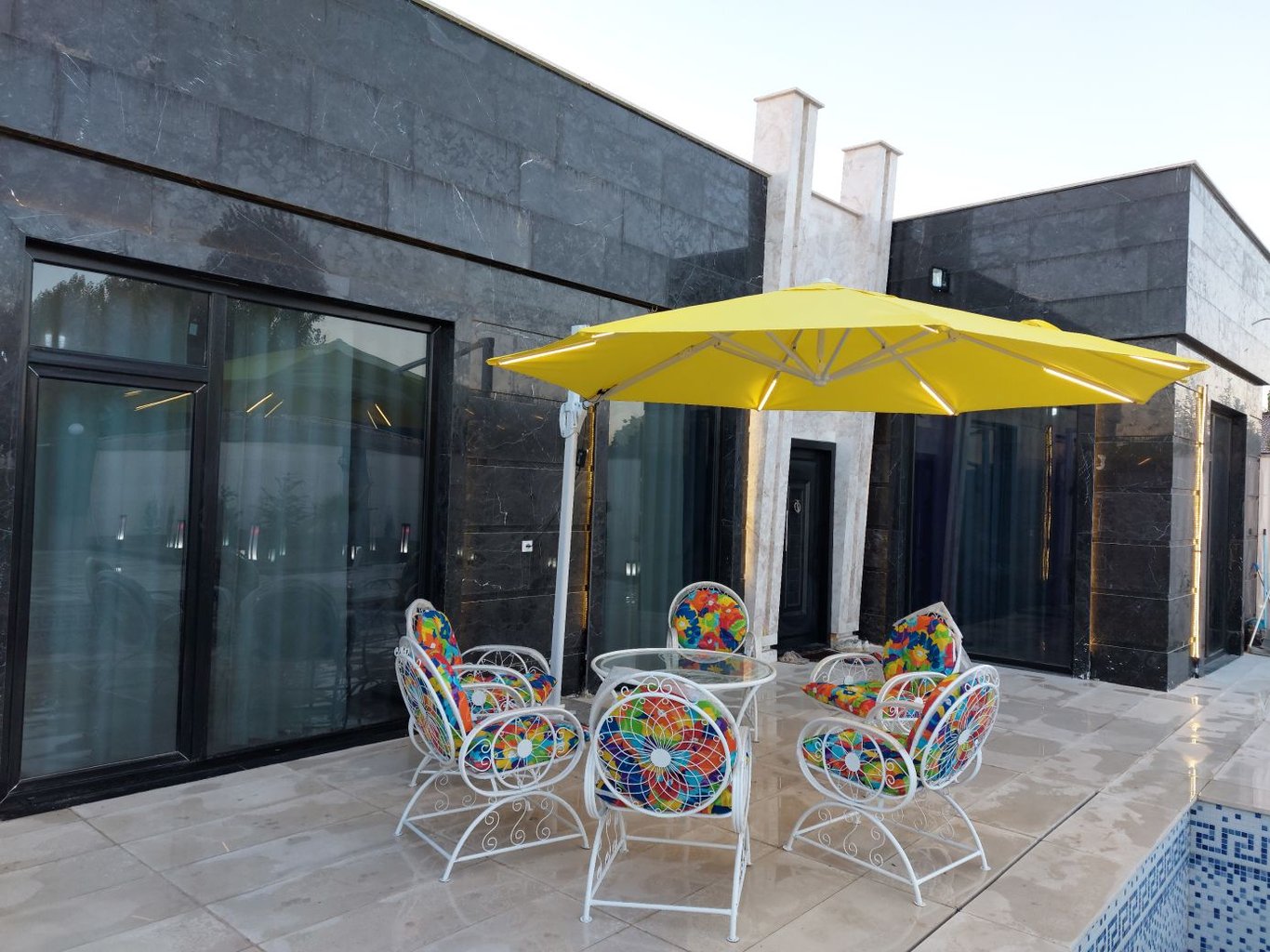 ویلا دوخوابه استخردار آب گرم صدرا 2