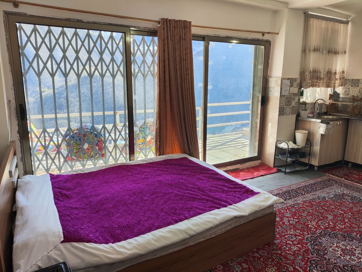 فلت شیشه ای - هال