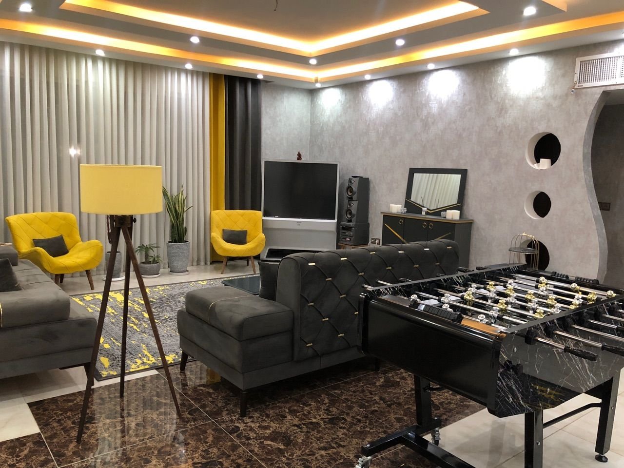 ویلا یک خوابه استخردار آبگرم نائینی - سالن پذیرایی