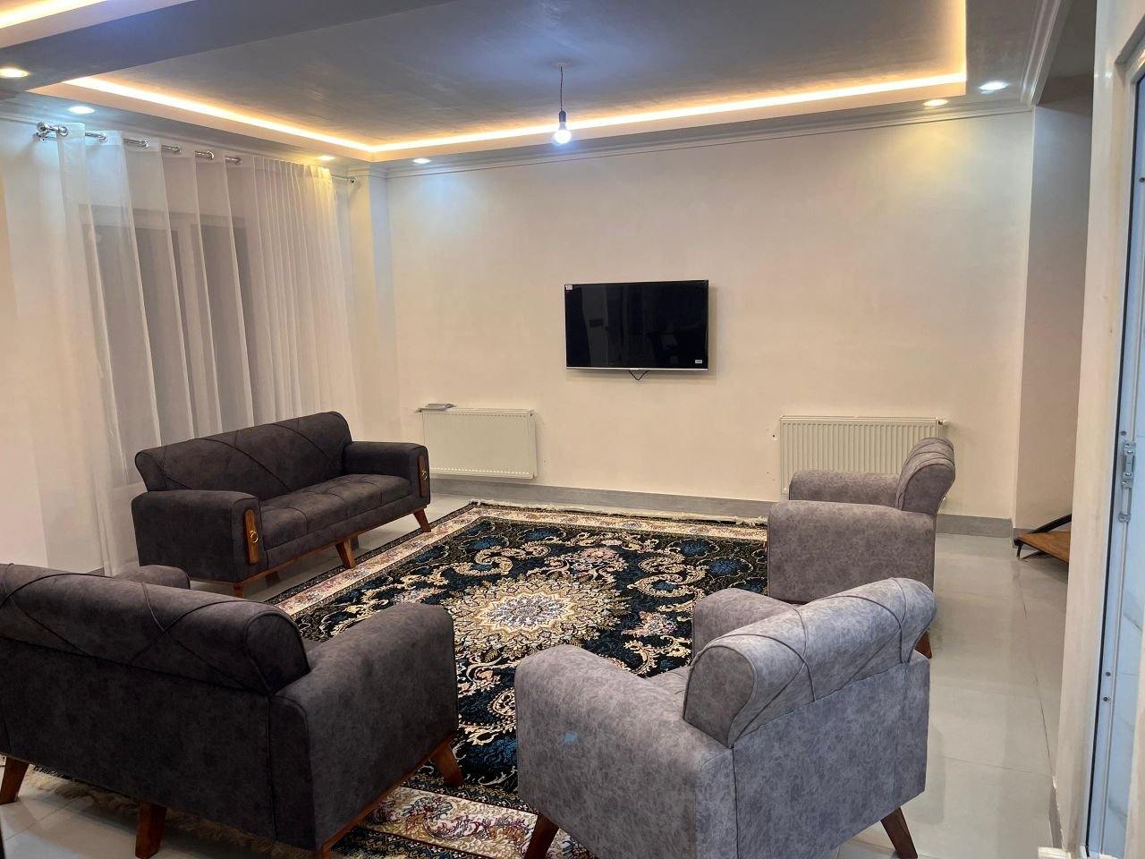 سه خوابه دامنه کوه