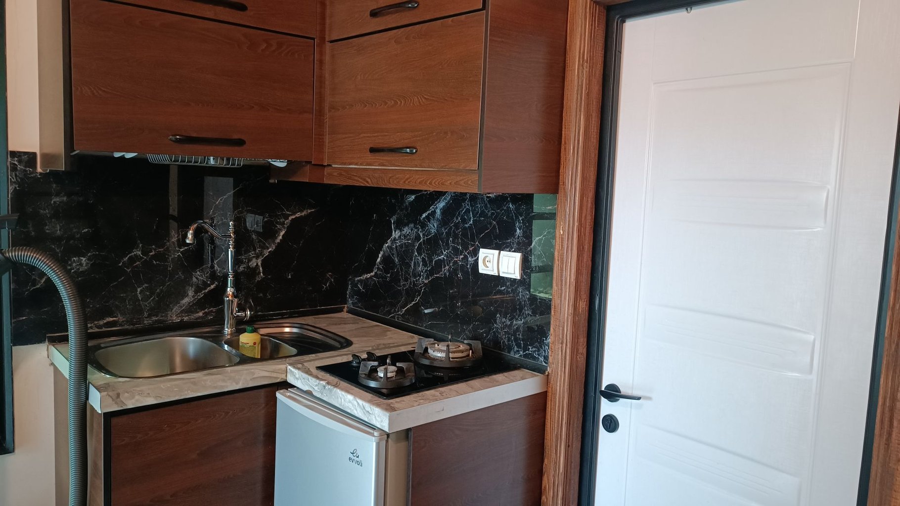 فلت استخردار آبگرم باراک