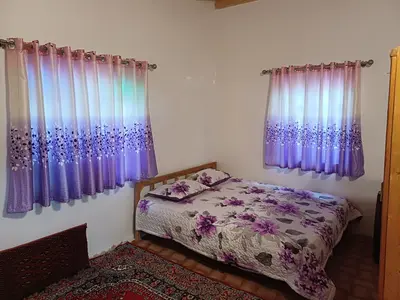 اقامتگاه سنتی سه خوابه جنگلی هلی تی تی