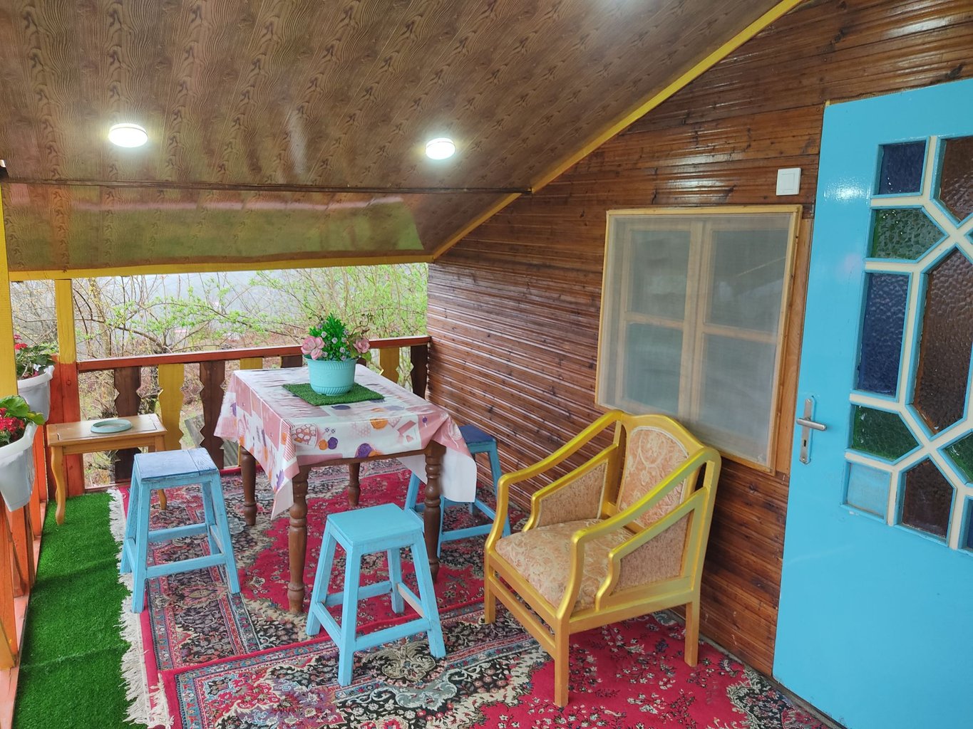 کلبه دوخوابه جنگلی هلی تی تی لفور