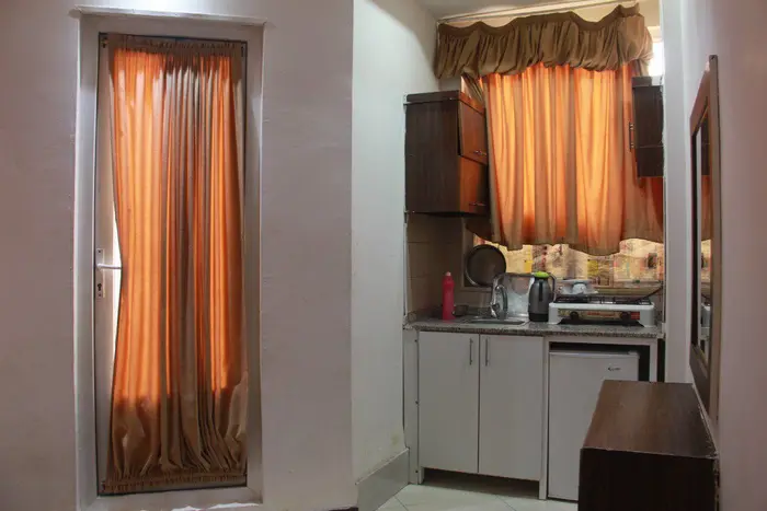 سوئیت واحد ۴۰۲ مشیری