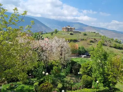 ویلا دوخوابه جنگلی بام اجابیت ۱