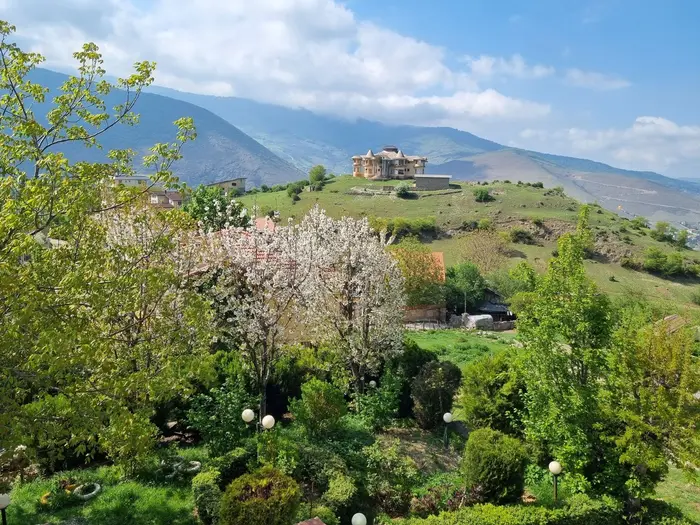 ویلا دوخوابه جنگلی بام اجابیت ۱