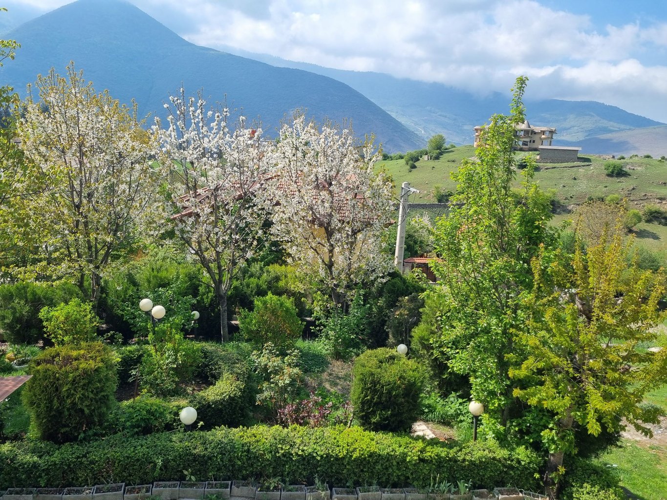 دو خوابه جنگلی بام اجابیت