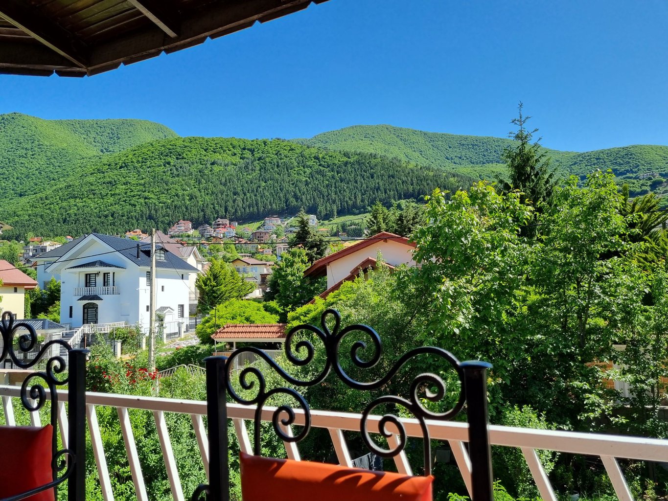 ویلا دوخوابه جنگلی شاهد ۲۲ - ویو تراس