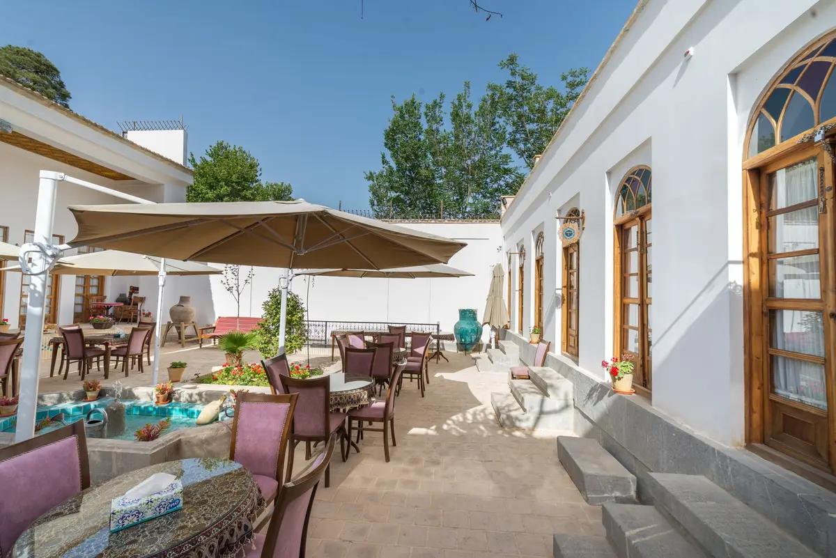 اقامتگاه سنتی هزار و یک شب چهارباغ - واحد پنج دری