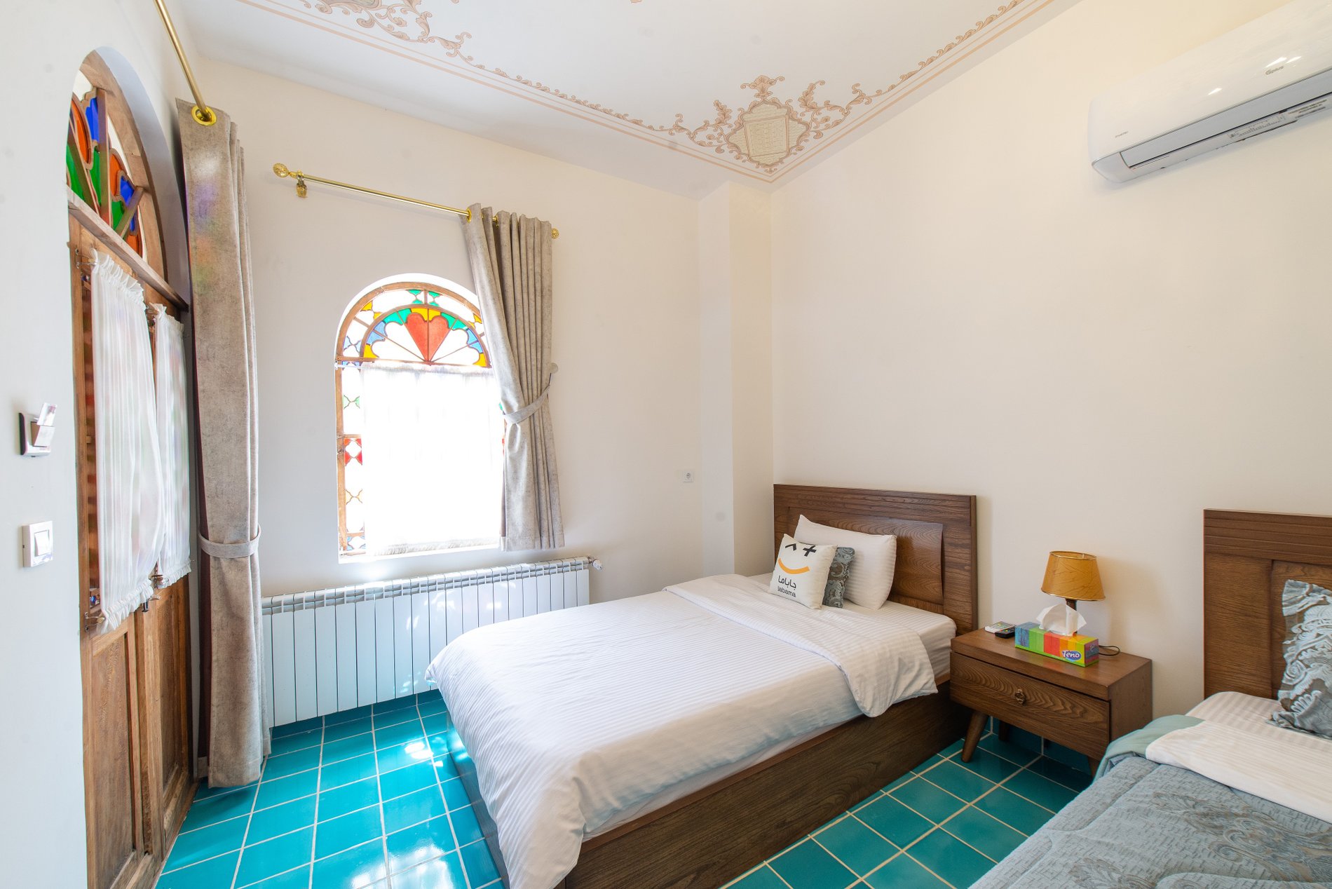 هزار و یک شب چهارباغ - واحد بالاخانه