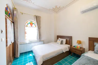 اقامتگاه سنتی هزار و یک شب چهارباغ - واحد بالاخانه