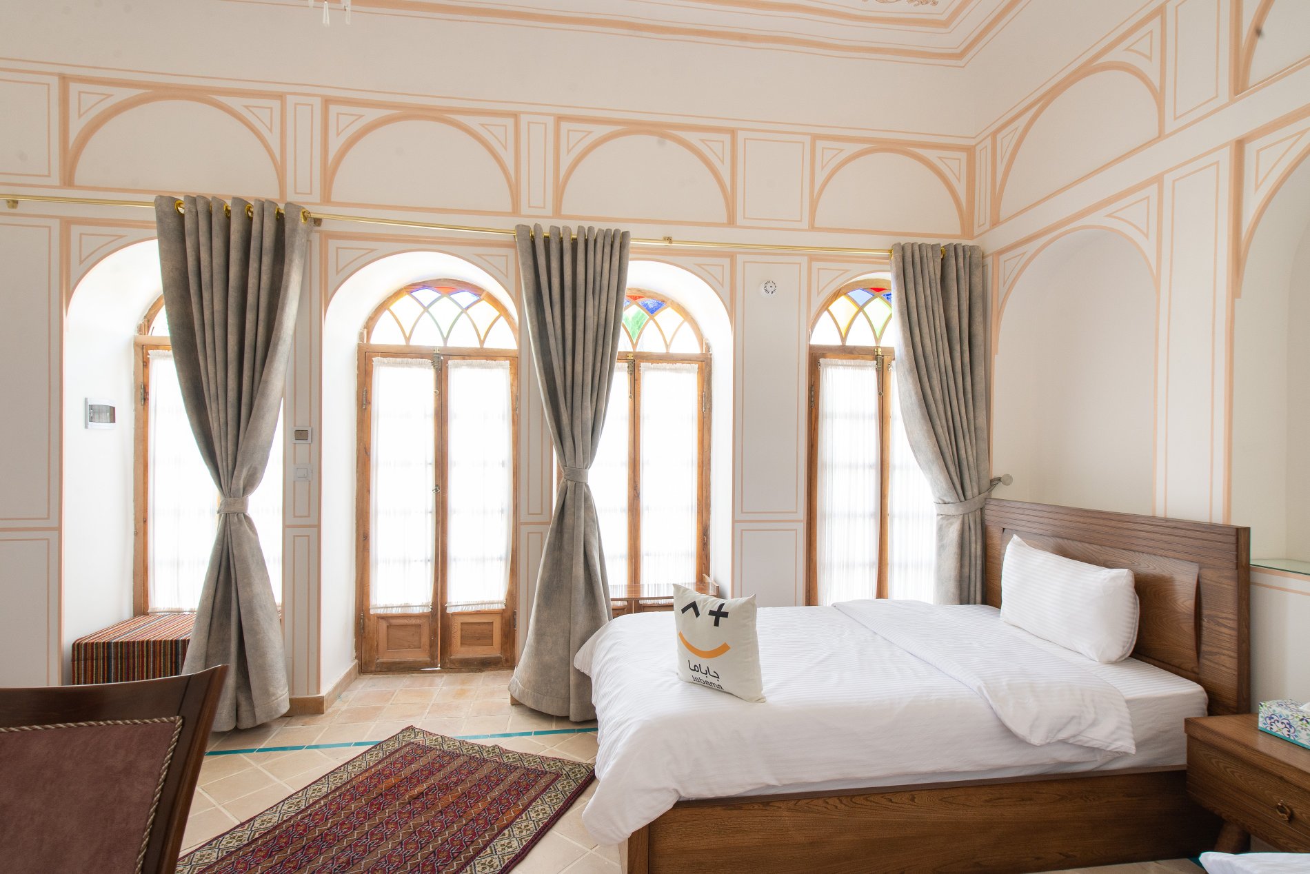 هزار و یک شب چهارباغ - واحد پنج دری