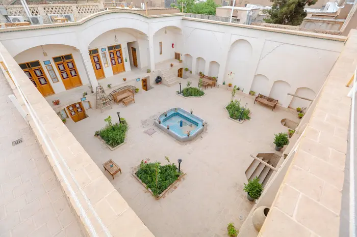 اقامتگاه سنتی میرزا تقی خان واحد پاچنگ