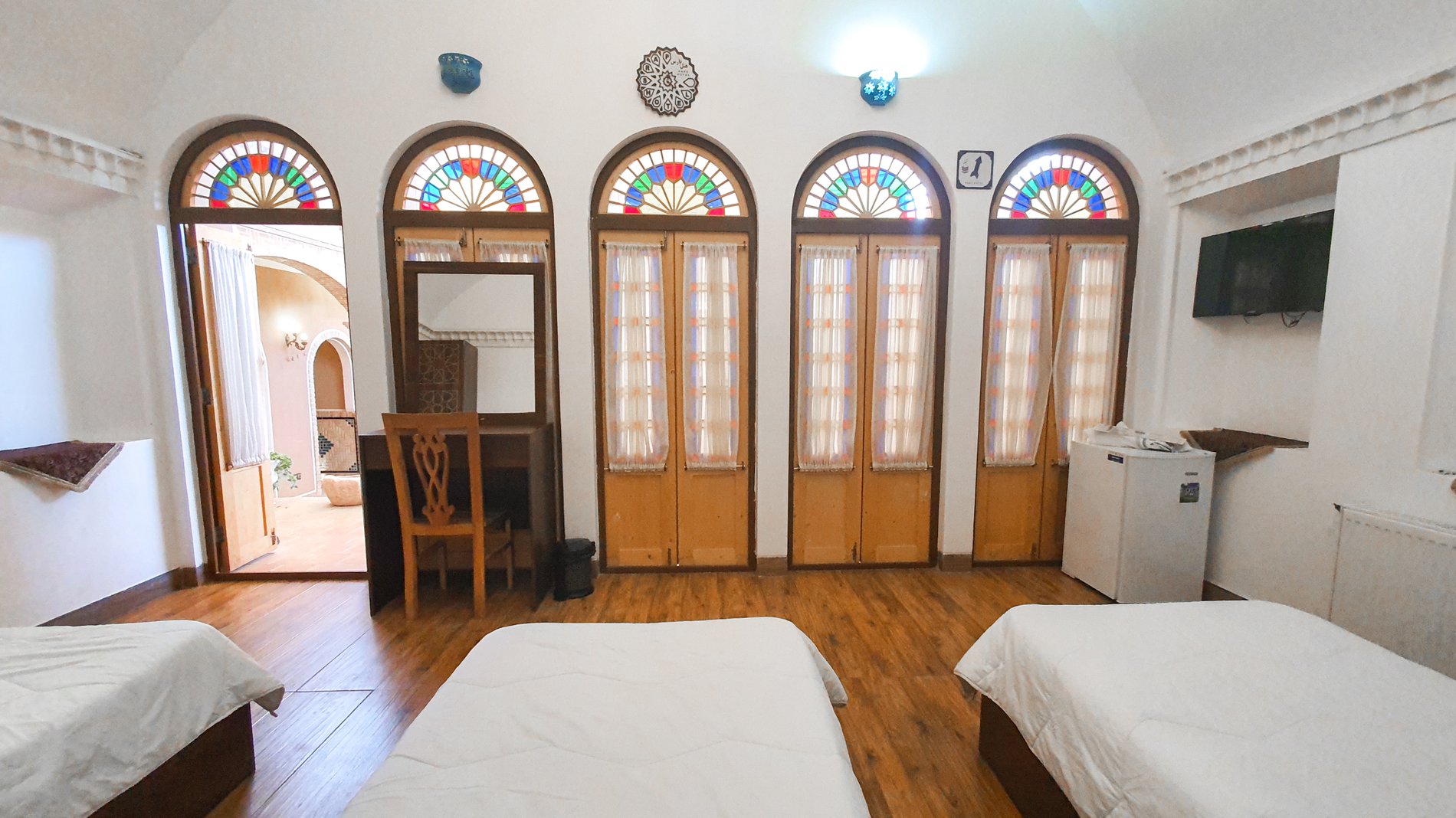 اقامتگاه سنتی پارس - واحد سه تخته