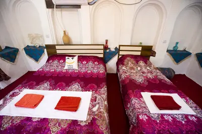 بومگردی عمارت قاجاریه - واحد پنج دری