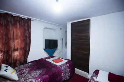 بومگردی عمارت قاجاریه - واحد یک دری