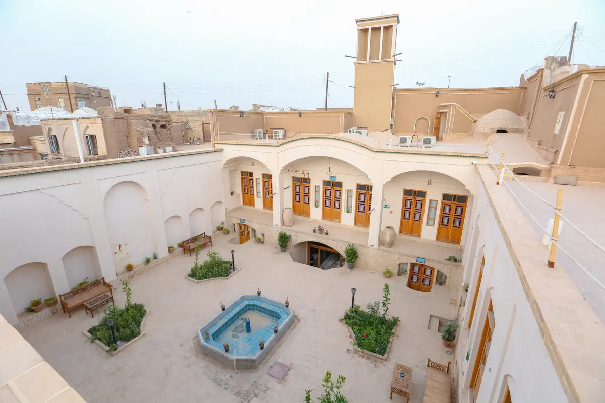 اقامتگاه سنتی میرزا تقی خان واحد پهلوی