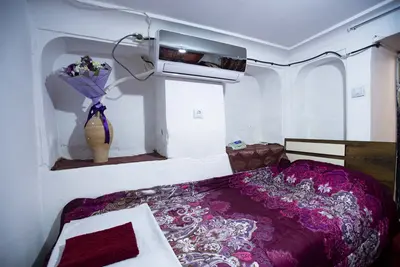 بومگردی عمارت قاجاریه - واحد یک دری