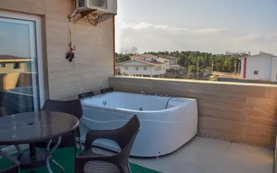 آپارتمان یک خوابه کاج واحد رویال