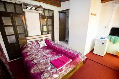 بومگردی عمارت قاجاریه - واحد سه دری بالا