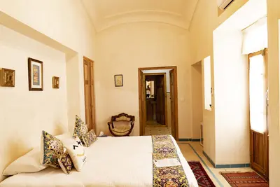 اقامتگاه سنتی کاشانه روشن - واحد چهار و پنج شاه نشین