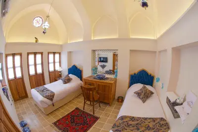 اقامتگاه سنتی سرای کاسیان - واحد 107 تویین سه دری