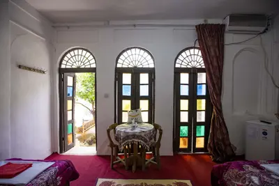 بومگردی عمارت قاجاریه - واحد سه دری بزرگ