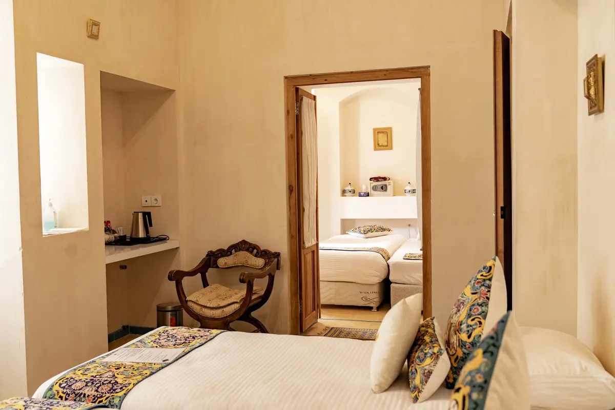 اقامتگاه سنتی کاشانه روشن - واحد چهار و پنج شاه نشین