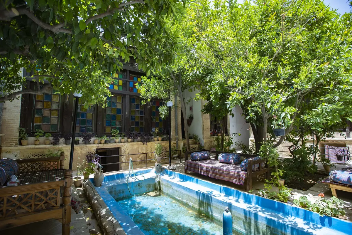 بوم گردی عمارت قاجاریه - واحد سه دری بالا