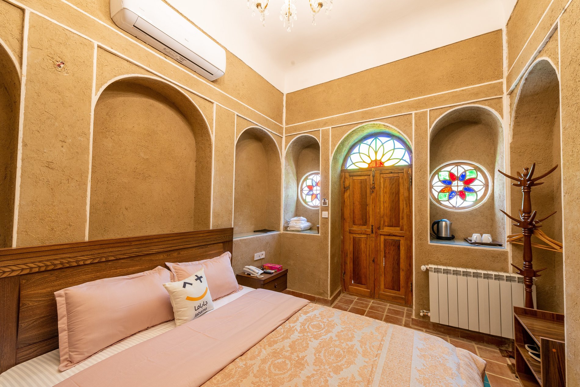 هزار و یک شب چهارباغ - واحد دنیازاد