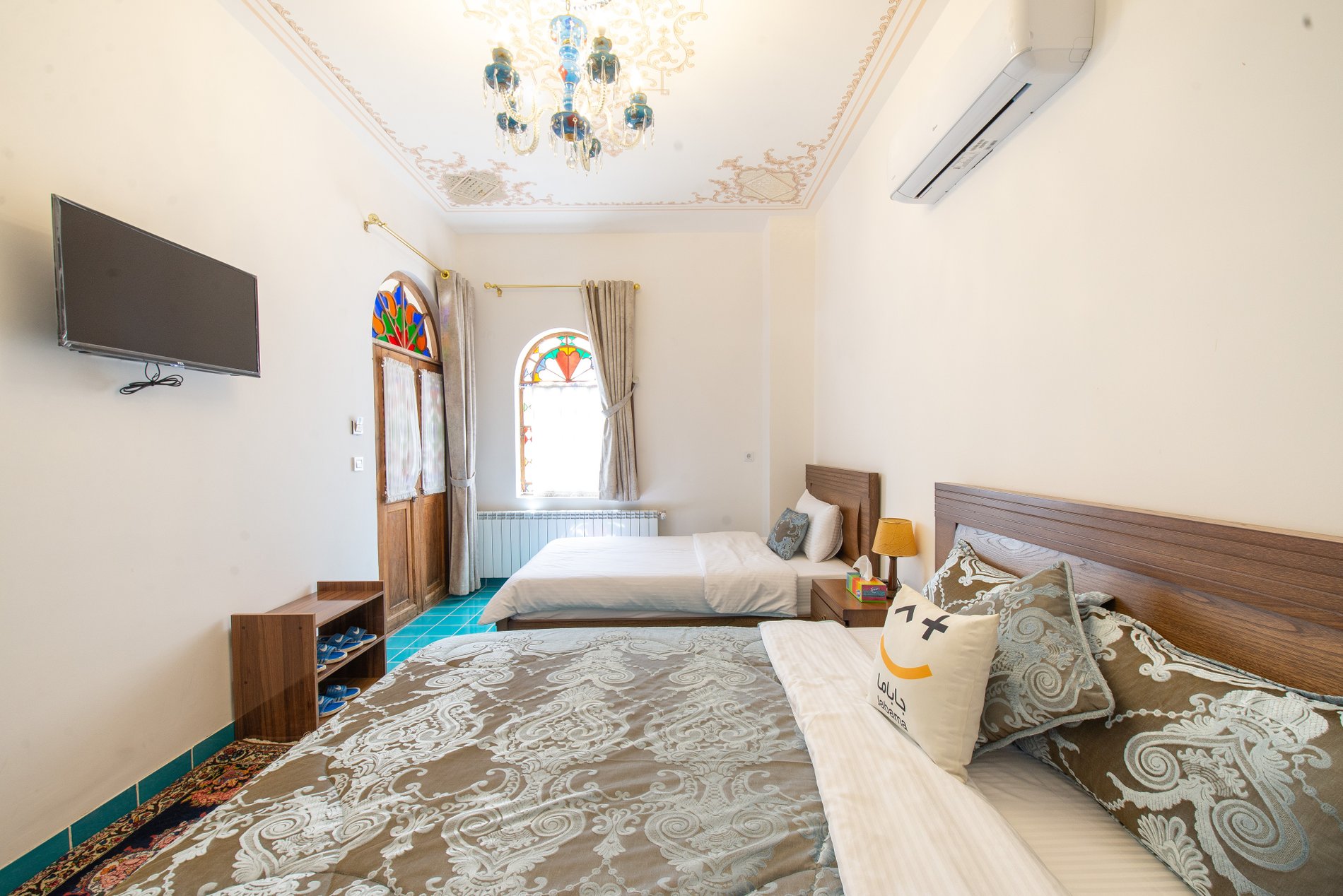 هزار و یک شب چهارباغ - واحد بالاخانه