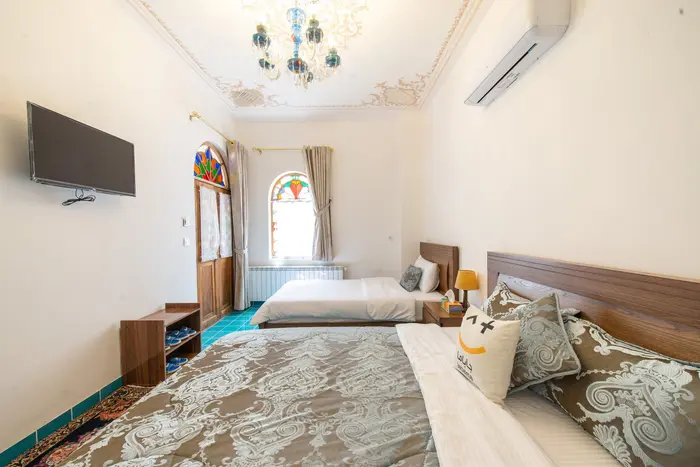 اقامتگاه سنتی هزار و یک شب چهارباغ - واحد بالاخانه