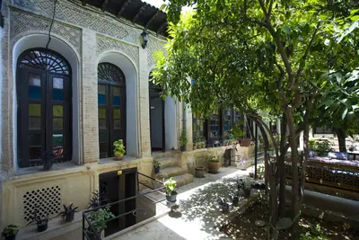 بومگردی عمارت قاجاریه - واحد سه دری همکف