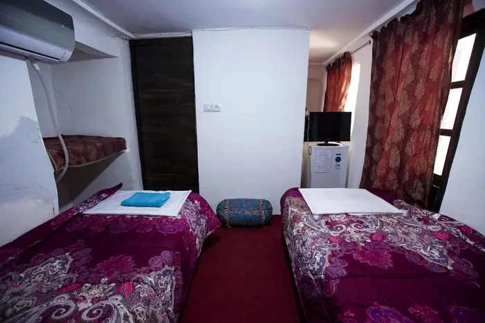 بوم گردی عمارت قاجاریه - واحد سه دری همکف