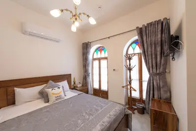 اقامتگاه سنتی هزار و یک شب چهارباغ - واحد اسپادانا