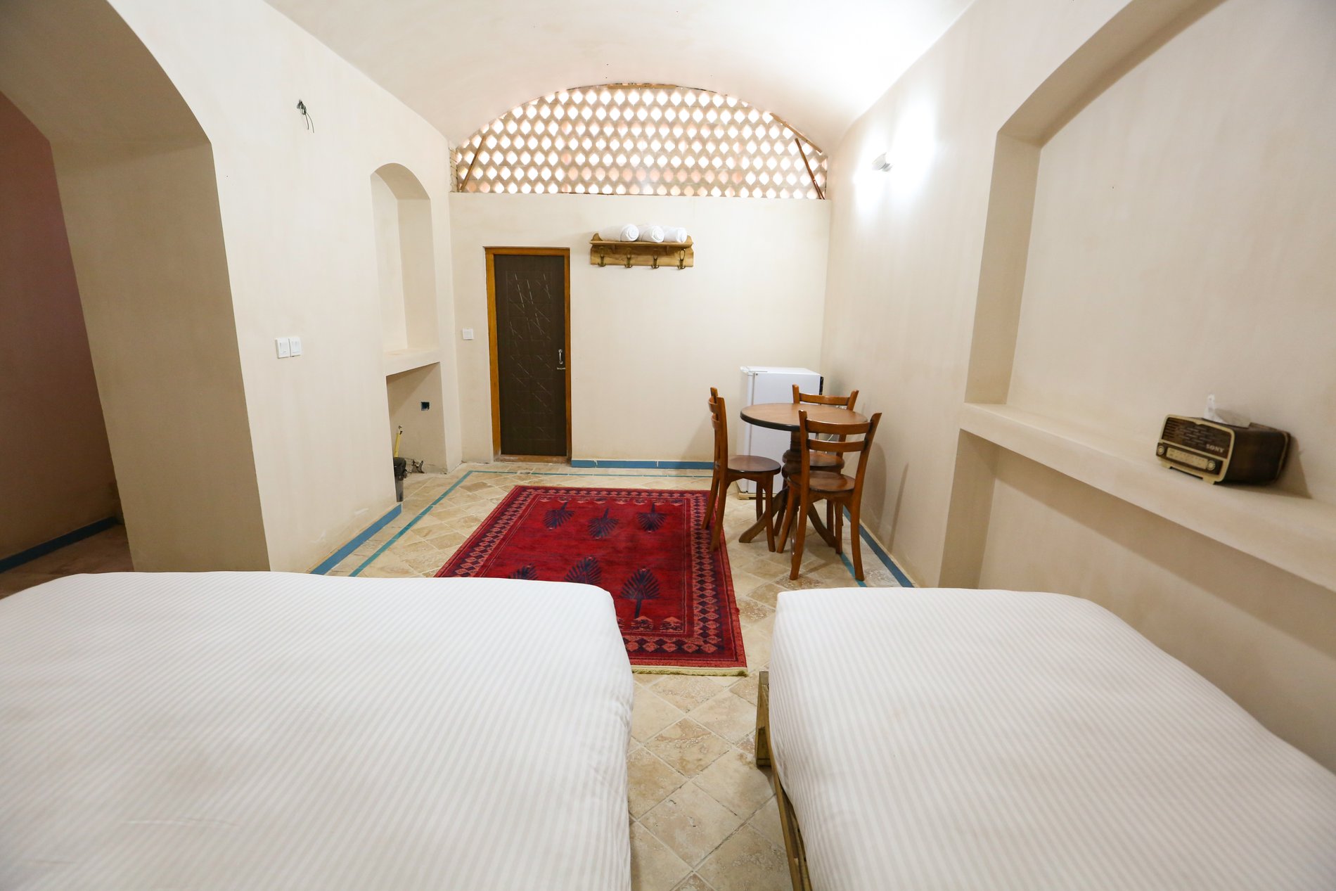 اقامتگاه سنتی میرزا تقی خان واحد آفتاب