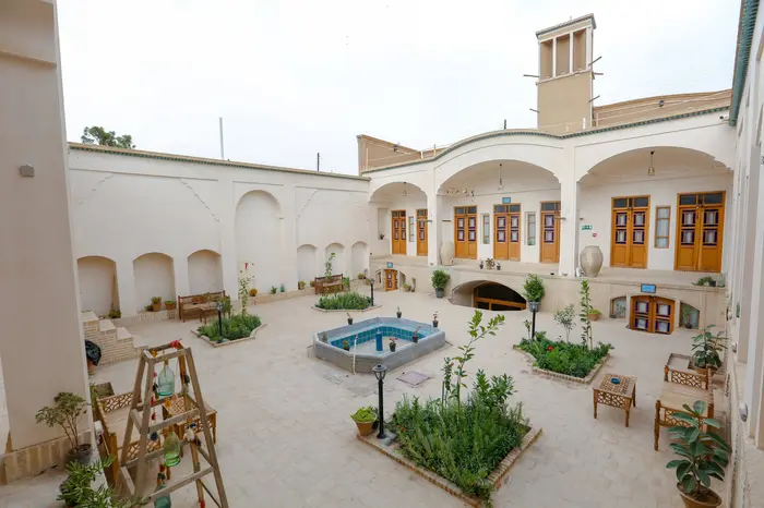 اقامتگاه سنتی میرزا تقی خان واحد پهلوی