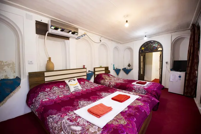 بوم گردی عمارت قاجاریه - واحد پنج دری