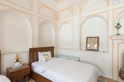 اقامتگاه سنتی هزار و یک شب چهارباغ - واحد پنج دری