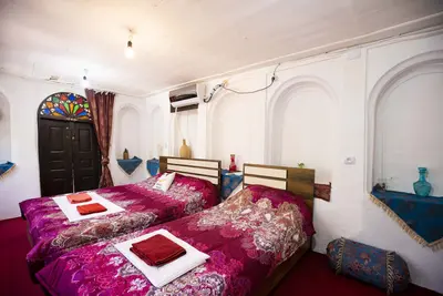 بومگردی عمارت قاجاریه - واحد پنج دری