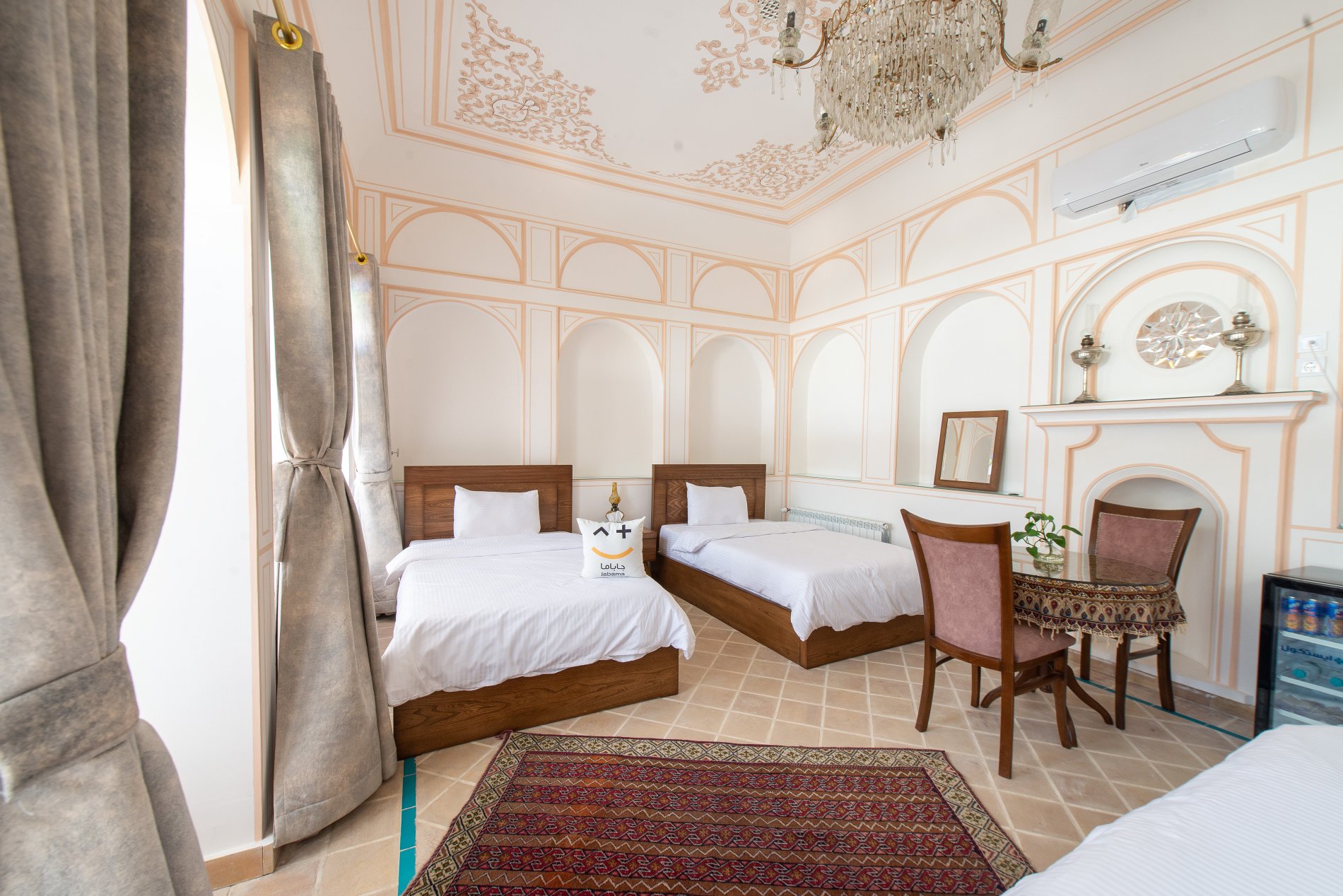 هزار و یک شب چهارباغ - واحد پنج دری