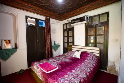 بومگردی عمارت قاجاریه - واحد سه دری بالا