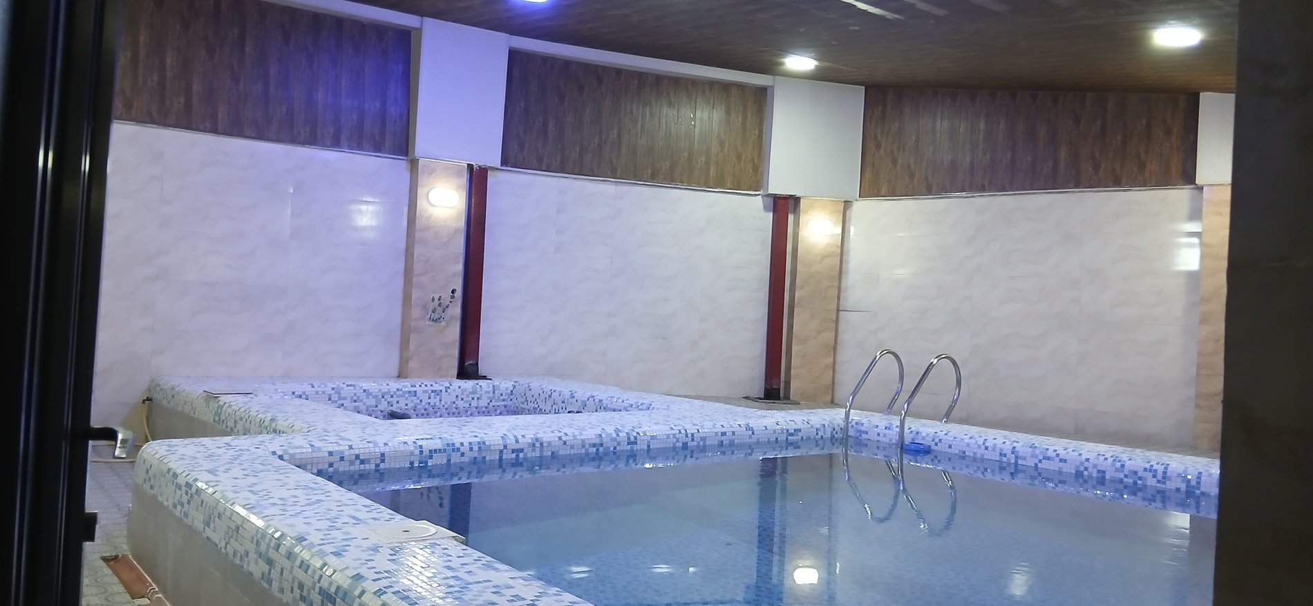 ویلا چهارخوابه استخردار آبگرم شاهان