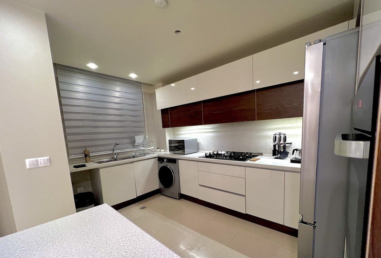 آپارتمان دوخوابه الهیه واحد 3 فرشته