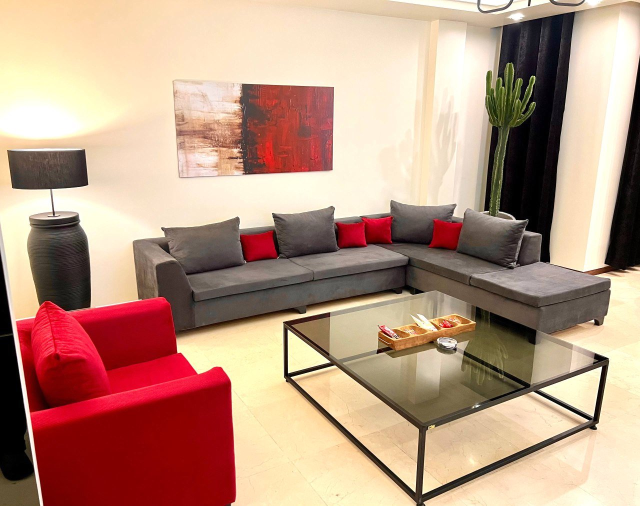 آپارتمان دوخوابه الهیه واحد 5 فرشته