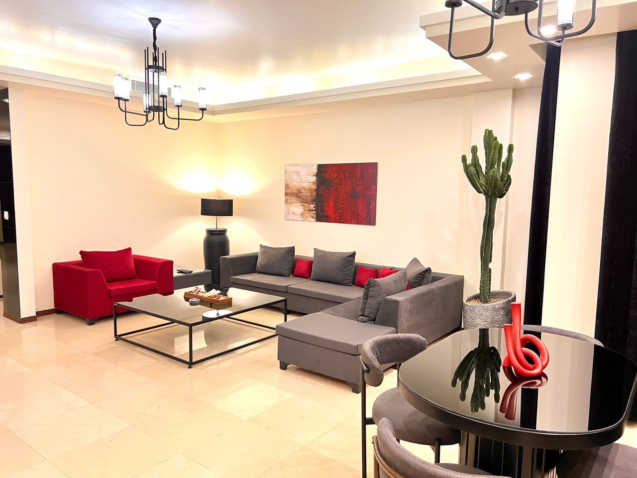 آپارتمان دوخوابه الهیه واحد 5 فرشته