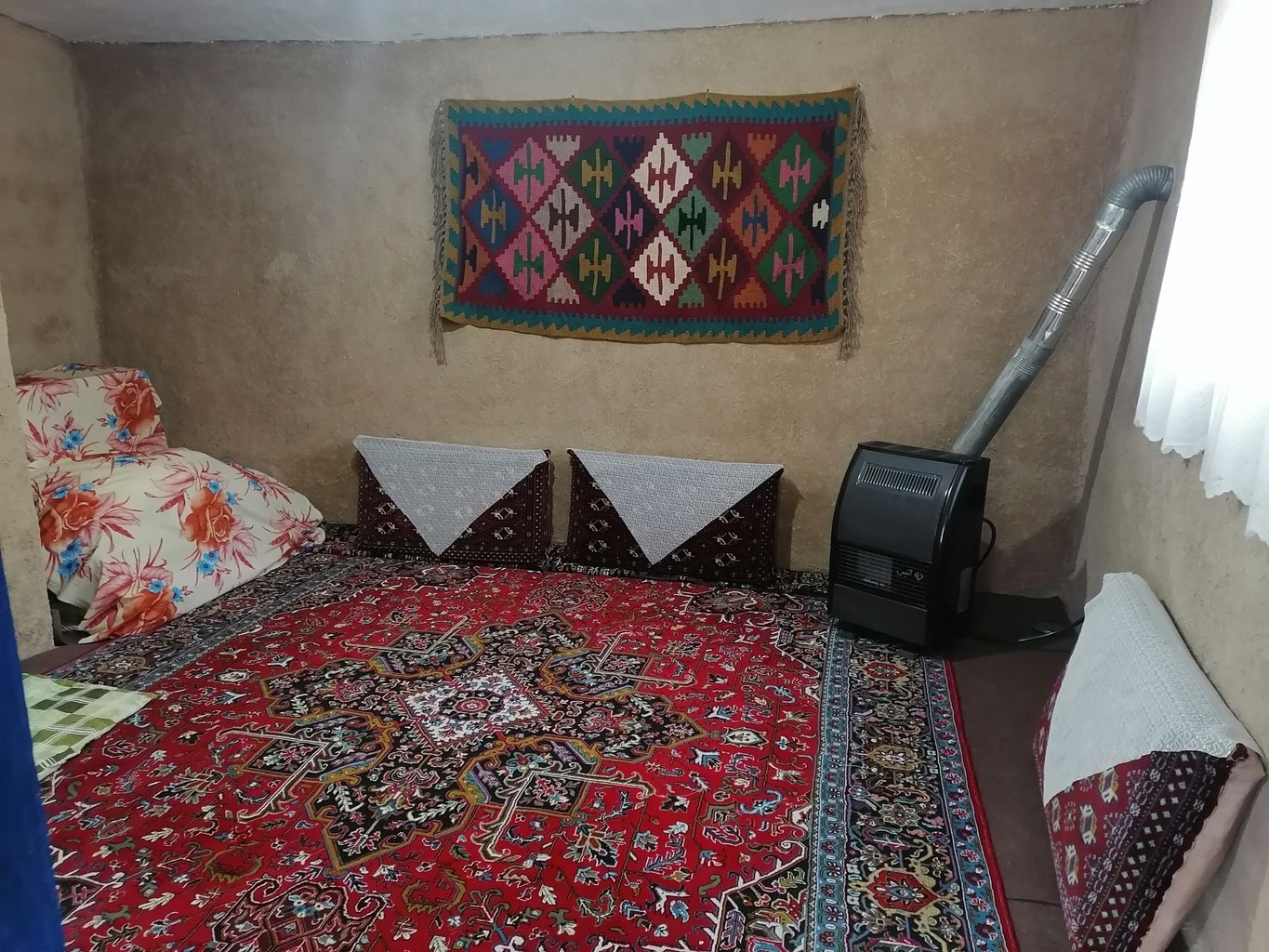 بوم گردی مشتی حسن - واحد طلعت 4 - اتاق