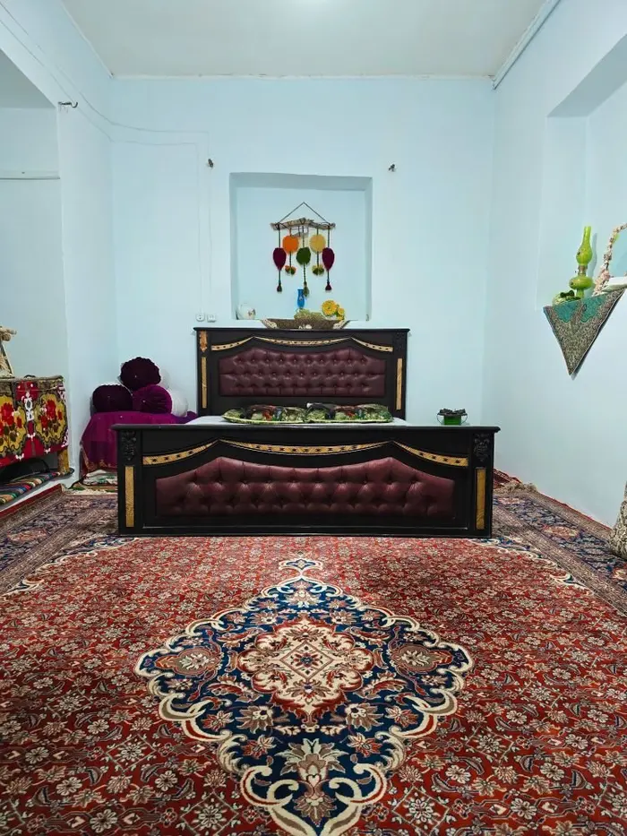 بوم گردی خونه ایوونی - واحد قالی