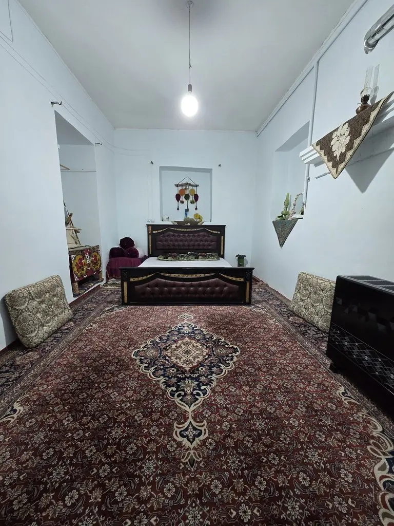 بوم گردی خونه ایوونی - واحد قالی