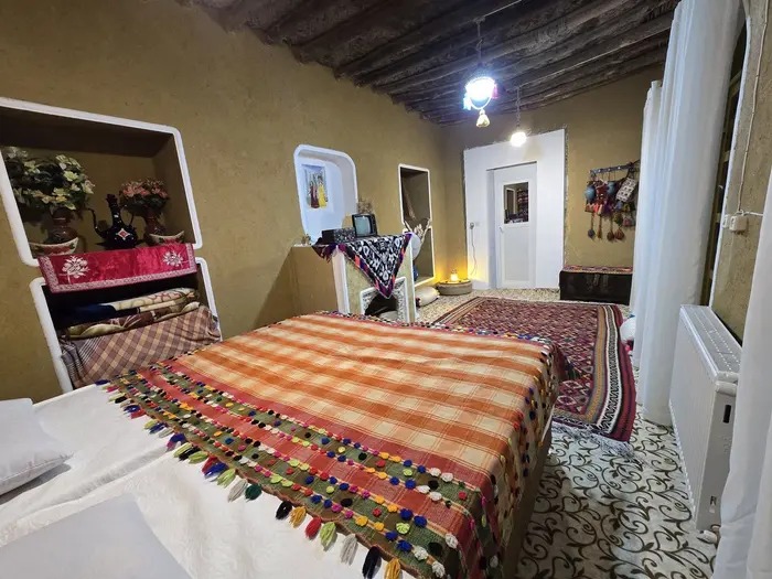 بوم گردی خونه ایوونی - واحد سه دری